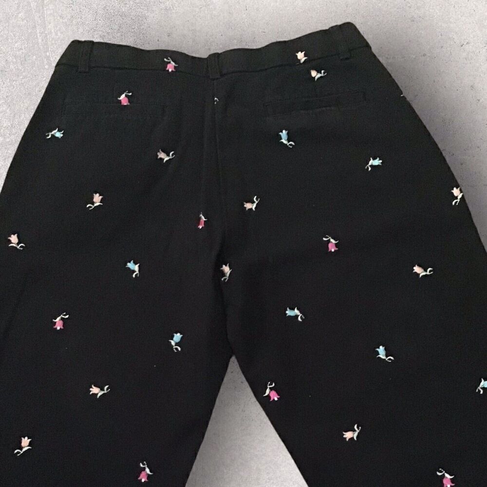 Briggs New York Shorts Size 6P Black W/ Flowers - Picture 3 of 4